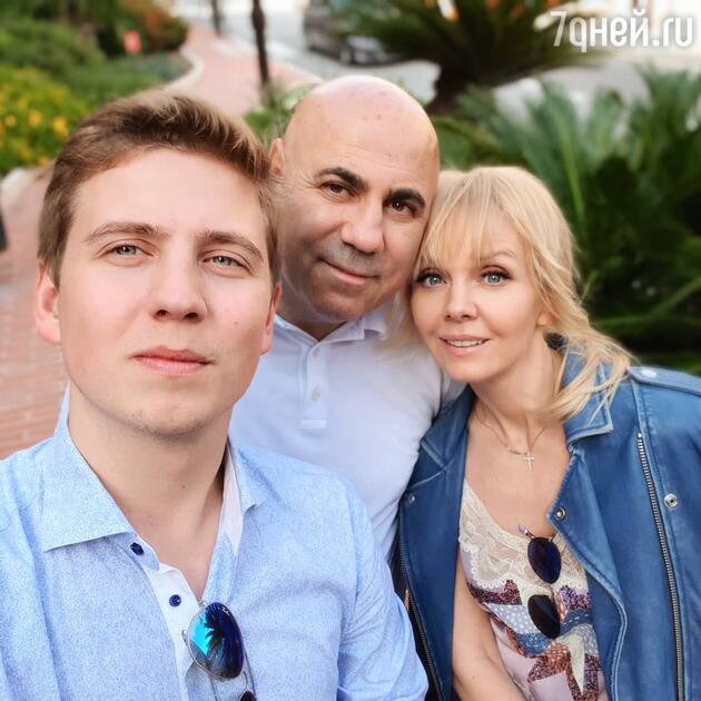 Валерия с мужем Иосифом Пригожиным и сыном Артемием Валерия с мужем Иосифом Пригожиным и сыном Артемием