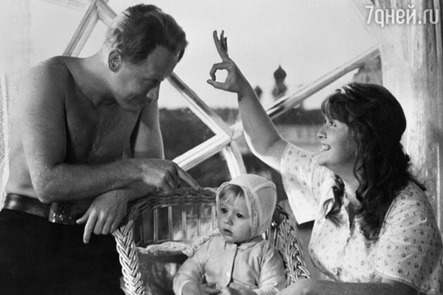 Наталья гундарева и Виктор Проскурин в фильме «Однажды 20 лет спустя». 1980 год Наталья гундарева и Виктор Проскурин в фильме «Однажды 20 лет спустя». 1980 год