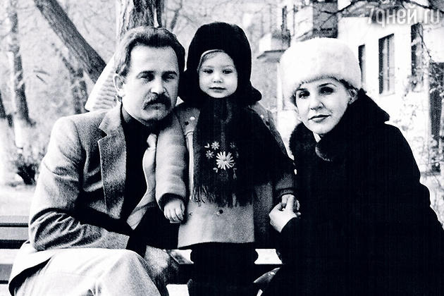 Юлия Ковальчук с родителями Юлия Ковальчук с родителями