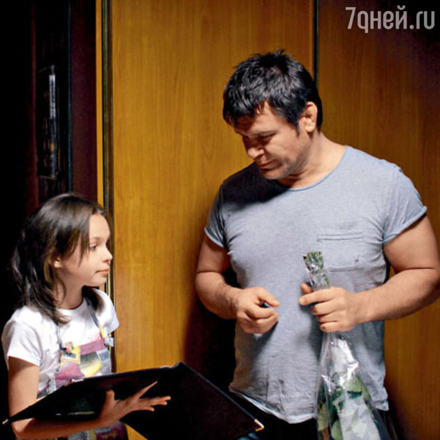 Олег Тактаров и 10-летняя Маша Астахова Олег Тактаров и 10-летняя Маша Астахова