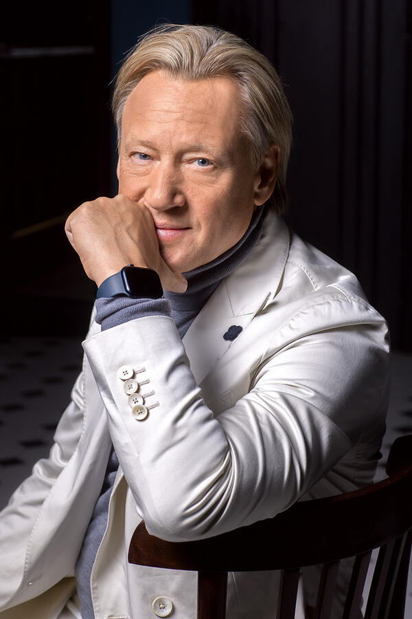 Дмитрий Харатьян