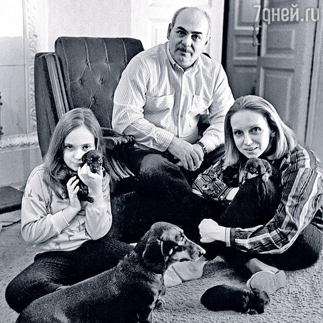 Ирина Мазуркевич и Анатолий Равикович с дочкой Лизой Ирина Мазуркевич и Анатолий Равикович с дочкой Лизой