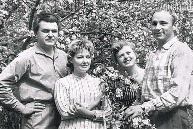 Алла Ларионова с Сергеем Бондарчуком и Ириной Скобцевой Алла Ларионова с Сергеем Бондарчуком и Ириной Скобцевой