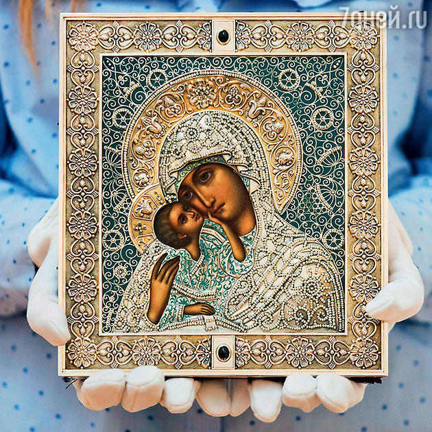 Икона в окладе работы фирмы Фаберже 1916 год Икона в окладе работы фирмы Фаберже 1916 год