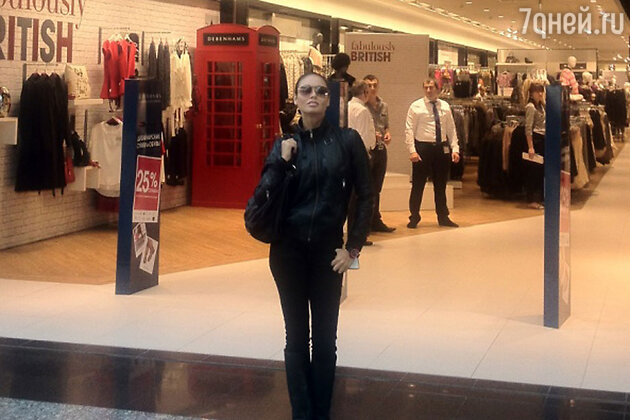 «О «Debenhams» я почти ничего не знаю, но именно здесь я нашла сдержанность, о которой говорю» «О «Debenhams» я почти ничего не знаю, но именно здесь я нашла сдержанность, о которой говорю»
