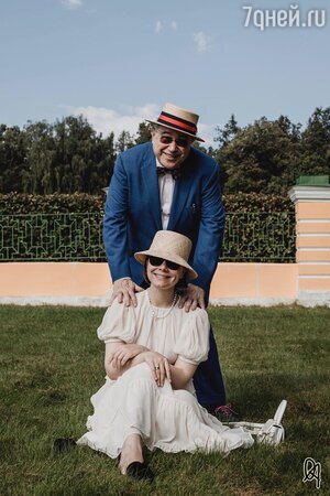 Кадр совместной фотосессии Евгения Петросяна и Татьяны Брухуновой Кадр совместной фотосессии Евгения Петросяна и Татьяны Брухуновой