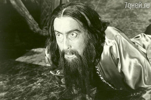 Кристофер Ли в фильме «Распутин — сумасшедший монах». 1967 год Кристофер Ли в фильме «Распутин — сумасшедший монах». 1967 год