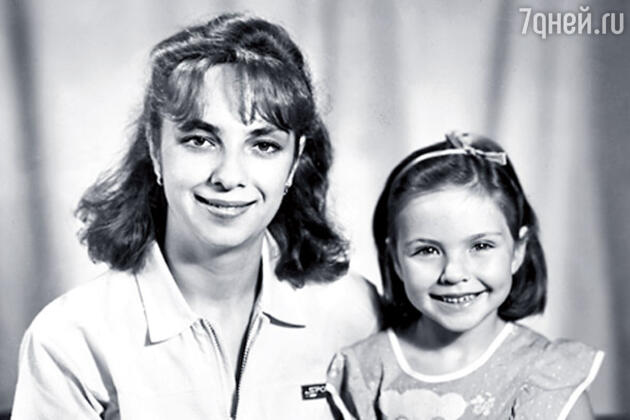 Родилась и выросла я в Никополе. С мамой Родилась и выросла я в Никополе. С мамой