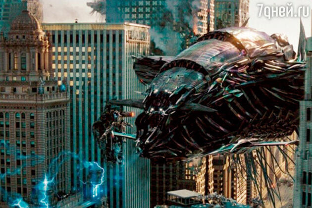 Кадр фильма «Трансформеры 3: Темная сторона Луны » Кадр фильма «Трансформеры 3: Темная сторона Луны »