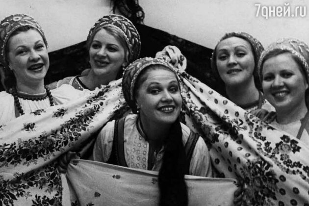 Надежда Бабкина с участницами ансамбля «Русская песня» - фото Надежда Бабкина с участницами ансамбля «Русская песня» - фото