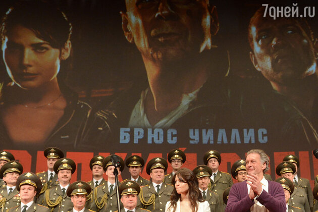 В кинотеатре «Октябрь» прошла премьера фильма Джона Мура «Крепкий орешек. Хороший день чтобы умереть». Картину представляли российские актеры Сергей Колесников и Юлия Снигирь В кинотеатре «Октябрь» прошла премьера фильма Джона Мура «Крепкий орешек. Хороший день чтобы умереть». Картину представляли российские актеры Сергей Колесников и Юлия Снигирь