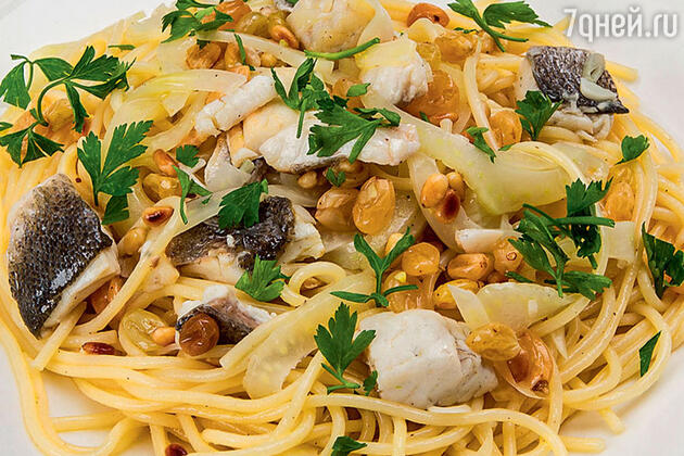 Макароны с сибасом, изюмом и кедровыми орешками Макароны с сибасом, изюмом и кедровыми орешками