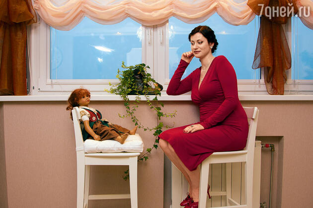 Злата родилась именно той девочкой, какую я себе намечтала: светловолосой, голубоглазой, среднего роста. Когда-то такой хотела быть сама Злата родилась именно той девочкой, какую я себе намечтала: светловолосой, голубоглазой, среднего роста. Когда-то такой хотела быть сама