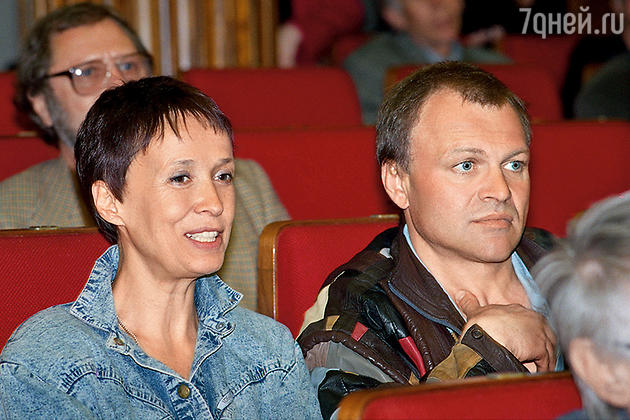 Мои усилия ценились Саней до тех пор, пока в клинике Довженко он не встретил Печерникову. Ирина там тоже тогда лечилась от алкоголизма Мои усилия ценились Саней до тех пор, пока в клинике Довженко он не встретил Печерникову. Ирина там тоже тогда лечилась от алкоголизма