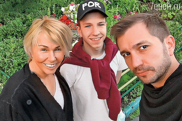 Ксения Стриж с мужем Андреем и Никитой