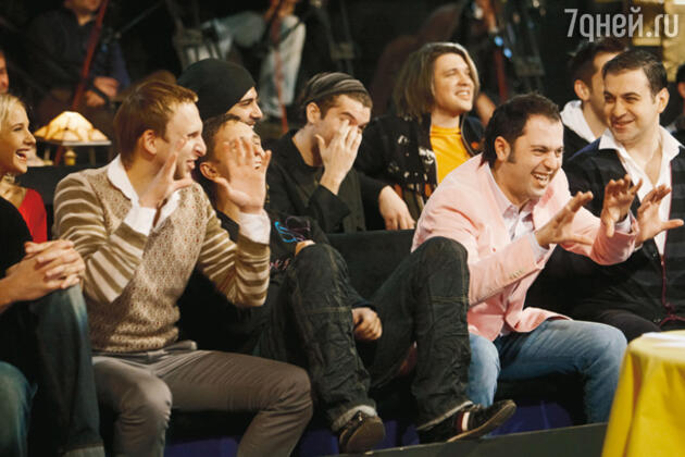 Резиденты «Comedy Club» хохотали до слез над пародией на самих себя Резиденты «Comedy Club» хохотали до слез над пародией на самих себя