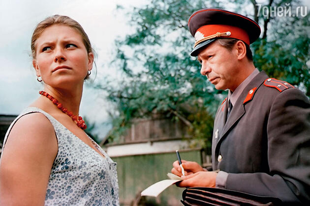«Ефремов как-то сказал: «Не могу репетировать, если я не влюблен». Именно поэтому, думаю, а не из легкомыслия его взгляд падал то на одну нашу актрису, то на другую…» (Олег Ефремов и Людмила Зайцева в фильме« Здравствуй и прощай». 1972 г.) «Ефремов как-то сказал: «Не могу репетировать, если я не влюблен». Именно поэтому, думаю, а не из легкомыслия его взгляд падал то на одну нашу актрису, то на другую…» (Олег Ефремов и Людмила Зайцева в фильме« Здравствуй и прощай». 1972 г.)