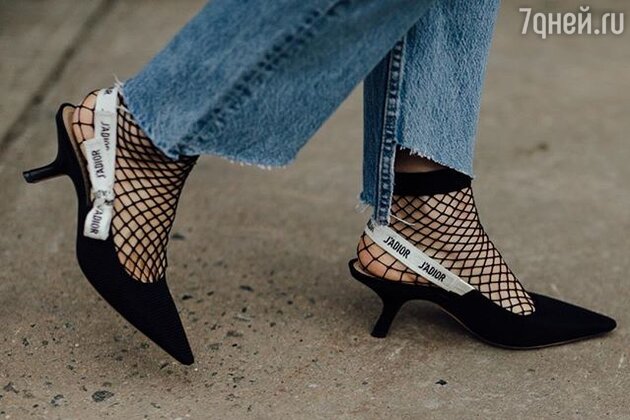 Самые модные босоножки от Dior имеют довольно острый мысок Самые модные босоножки от Dior имеют довольно острый мысок
