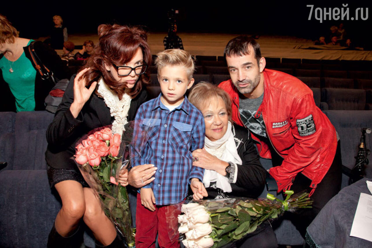 Актер Дмитрий певцов с семьей и детьми