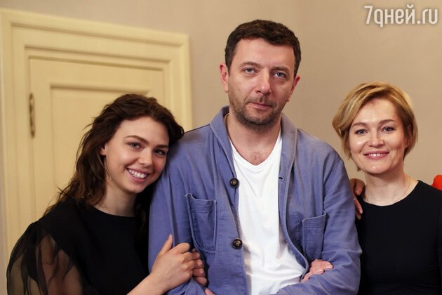 Виктория Толстоганова и Алексей Агранович со своией «экранной» дочкой Виктория Толстоганова и Алексей Агранович со своией «экранной» дочкой