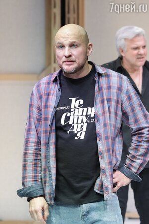Александр Фисенко в спектакле «Мольер, avec amour» Александр Фисенко в спектакле «Мольер, avec amour»