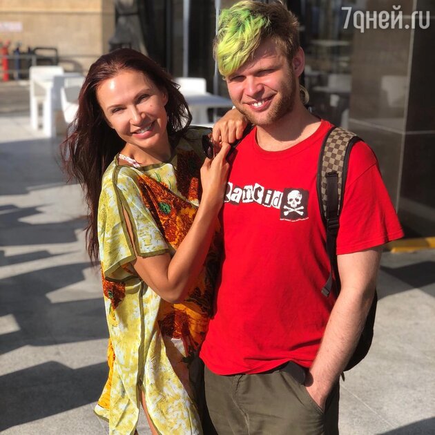 Эвелина Блёданс с сыном Николаем Эвелина Блёданс с сыном Николаем