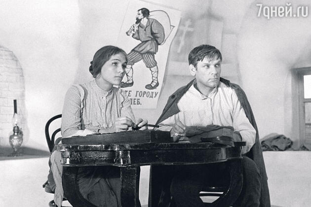 Нина Русланова, Петр Вельяминов в фильме «Тени исчезают в полдень». 1971 г. Нина Русланова, Петр Вельяминов в фильме «Тени исчезают в полдень». 1971 г.