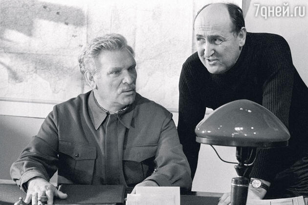 С режиссером Валерием Усковым на съемках фильма «Вечный зов». 1981 г. С режиссером Валерием Усковым на съемках фильма «Вечный зов». 1981 г.