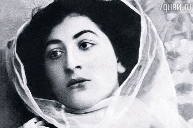 Мать Гоги, женщина довольно крупная, считала, что фамилия подчеркивает ее полноту. При обмене паспортов она заменила «л» на «в» Мать Гоги, женщина довольно крупная, считала, что фамилия подчеркивает ее полноту. При обмене паспортов она заменила «л» на «в»