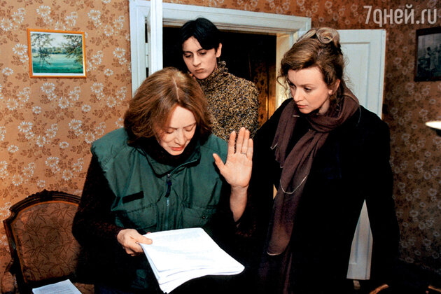 С мамой и братом Сашей на съемках фильма «Чайка». 2002 г. С мамой и братом Сашей на съемках фильма «Чайка». 2002 г.