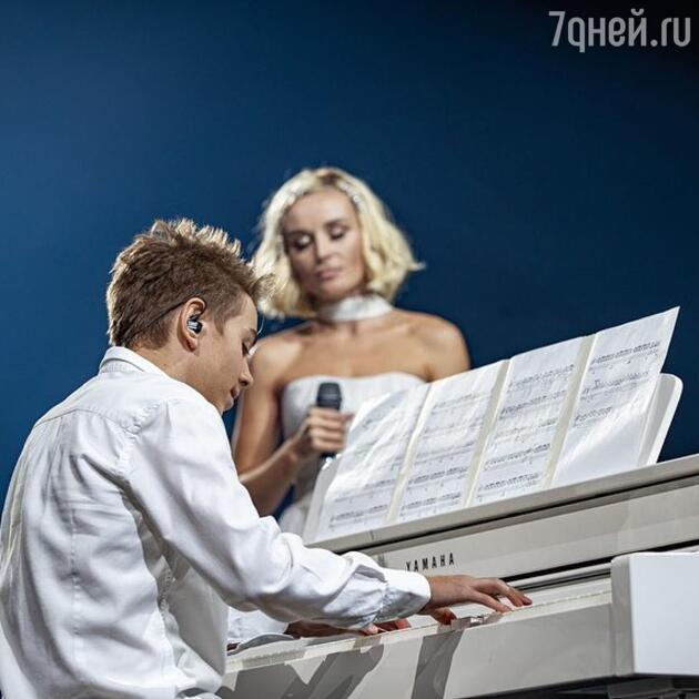 Полина Гагарина с сыном Андреем Полина Гагарина с сыном Андреем