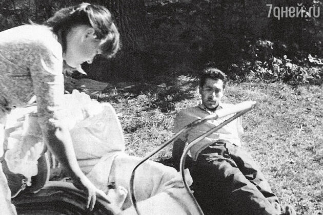 Людмила Гурченко и Борис Андроникашвили с дочерью Машей. 1959 г. Людмила Гурченко и Борис Андроникашвили с дочерью Машей. 1959 г.