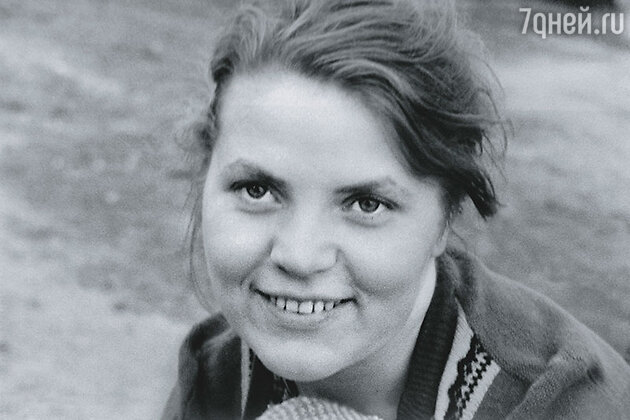 Мама Андрея, Кира Васильевна, все время старалась меня подкормить, чем бог послал, — то картошечкой, то щами. Она прекрасно готовила! Умерла, к сожалению, уже давно... Мама Андрея, Кира Васильевна, все время старалась меня подкормить, чем бог послал, — то картошечкой, то щами. Она прекрасно готовила! Умерла, к сожалению, уже давно...