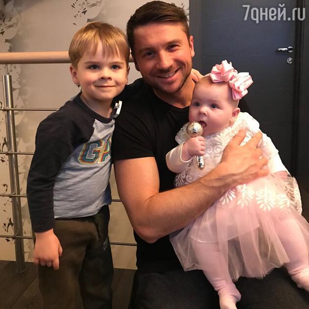 Сергей Лазарев с сыном Никитой и дочкой Анной Сергей Лазарев с сыном Никитой и дочкой Анной