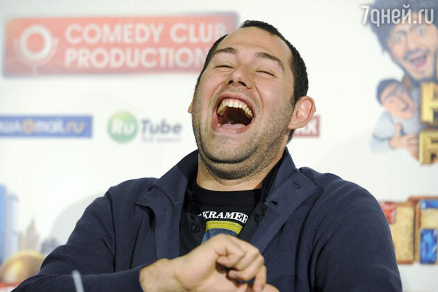 Семен Слепаков - резидент Comedy Club, продюсер и главный автор шоу «Наша Russia», продюсер сериалов «Интерны» и «Универ. Новая общага» Семен Слепаков - резидент Comedy Club, продюсер и главный автор шоу «Наша Russia», продюсер сериалов «Интерны» и «Универ. Новая общага»