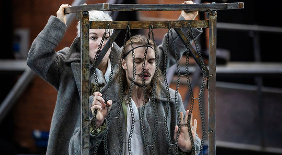 В Театре Романа Виктюка состоится премьера «Отравленной туники» В Театре Романа Виктюка состоится премьера «Отравленной туники»