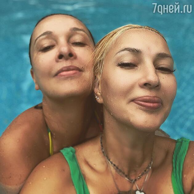 Лера Кудрявцева с сестрой Оксаной Лера Кудрявцева с сестрой Оксаной