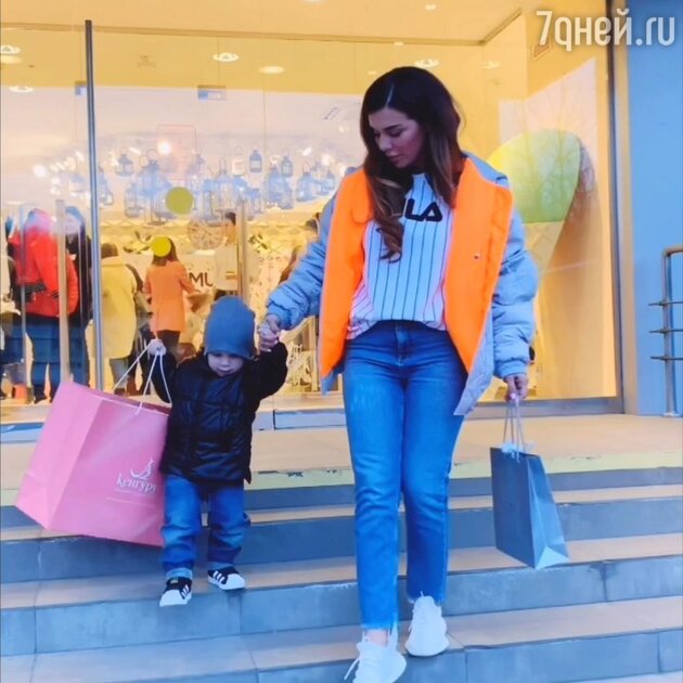 Анна Седокова с сыном Гектором Анна Седокова с сыном Гектором