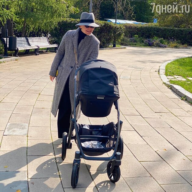 Татьяна Брухунова на прогулке с Ваганом Татьяна Брухунова на прогулке с Ваганом