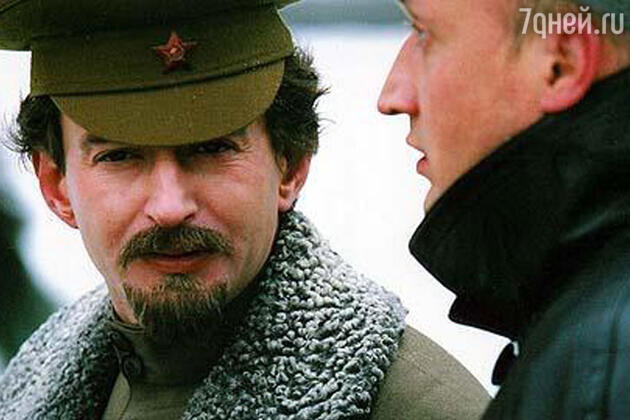 Константин Хабенский в роли Льва Троцкого. «Есенин», 2005 год Константин Хабенский в роли Льва Троцкого. «Есенин», 2005 год