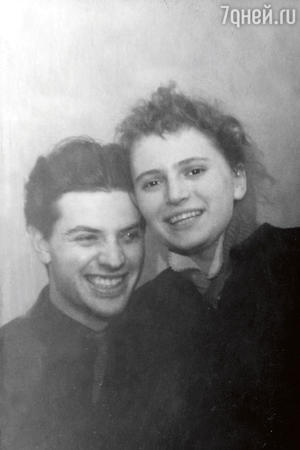 Александр Ширвиндт с будущей женой Наталией Белоусовой. 1952 г. Александр Ширвиндт с будущей женой Наталией Белоусовой. 1952 г.