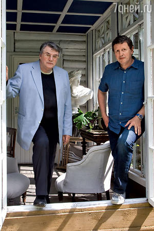 С сыном Михаилом на даче в Подмосковье. 2012 г. С сыном Михаилом на даче в Подмосковье. 2012 г.