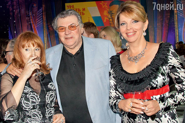 Александр Ширвиндт с Кирой Прошутинской и Катей Рождественской. 2012 г. Александр Ширвиндт с Кирой Прошутинской и Катей Рождественской. 2012 г.