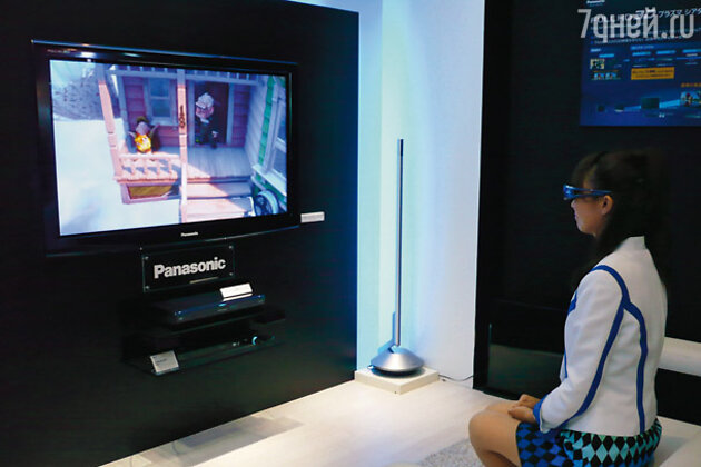 Одна из новинок — 3D-телевизоры. Объемная картинка возникает за счет использования специальных очков с активными светофильтрами Одна из новинок — 3D-телевизоры. Объемная картинка возникает за счет использования специальных очков с активными светофильтрами