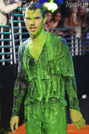 Тейлор Лотнер на церемонии вручения наград Kids Choice Awards Тейлор Лотнер на церемонии вручения наград Kids Choice Awards
