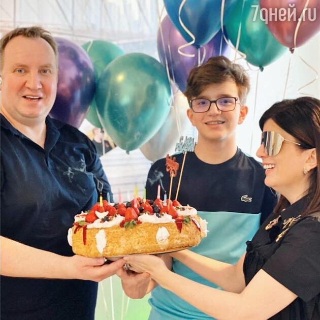 Диана Гурцкая с мужем и сыном Диана Гурцкая с мужем и сыном