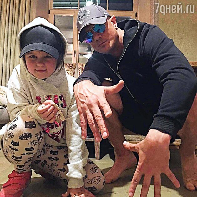 Алексей Макаров с дочкой Варварой Алексей Макаров с дочкой Варварой