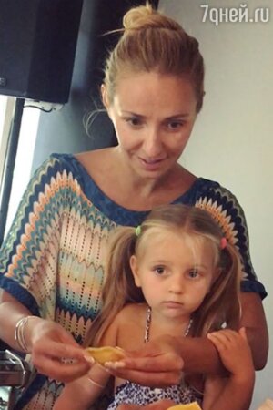 Татьяна Навка с дочерью Надеждой Татьяна Навка с дочерью Надеждой