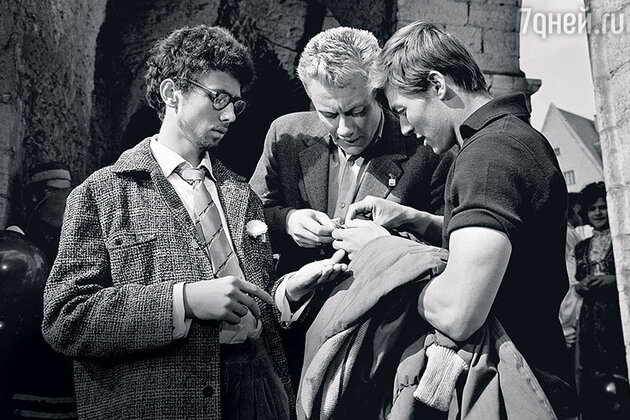Андрей Миронов с Олегом Далем и Александром Збруевым. 1962 г. Андрей Миронов с Олегом Далем и Александром Збруевым. 1962 г.