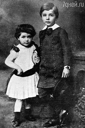 Альберт Эйнштейн с сестрой